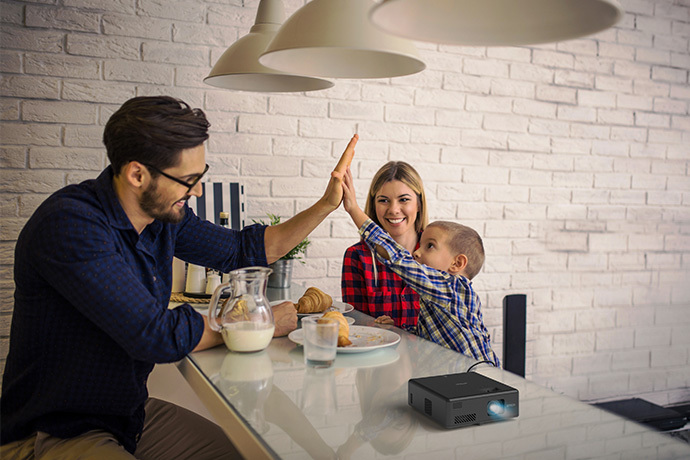 Epson EF-11؛ پروژکتور مینیاتوری لیزری Full HD با کیفیت رنگ استثنایی