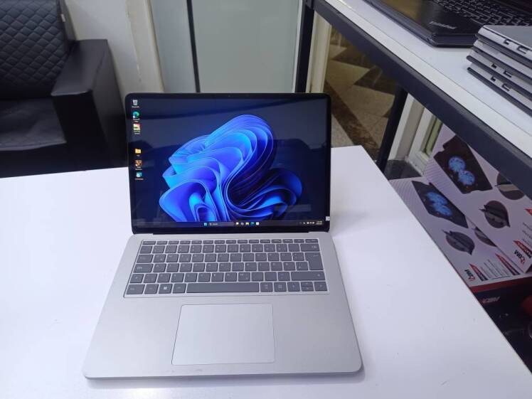 Microsoft Surface laptop Studio